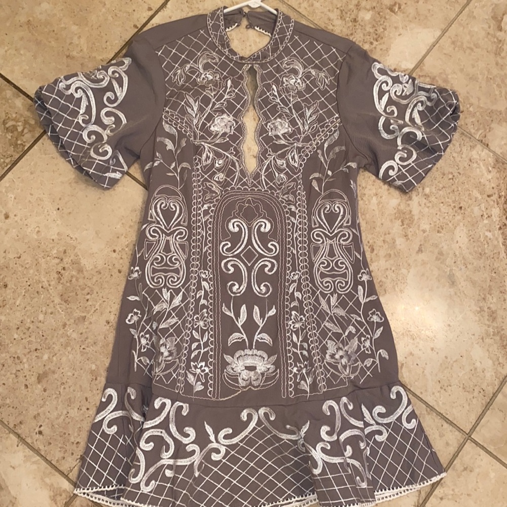 NWT 💛 open back embroidered ASOS dress 💛